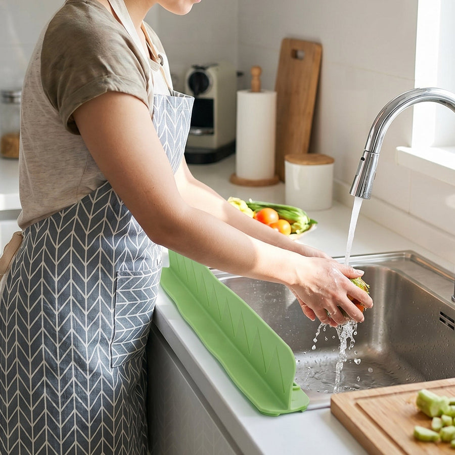 Kitchen Sink Splash Guard – Flexible Silicone Barrier for Countertop